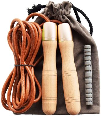 Le maniglie di legno pure all'ingrosso rivestono di pelle la corda di salto di salto regolabile con cuscinetto 360-Degree